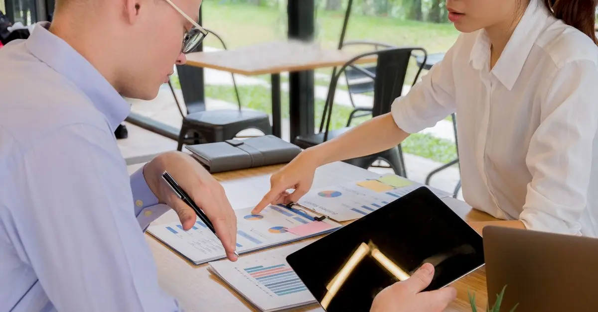 Jeunes Diplomés : Bien Commencer sa Vie Financière